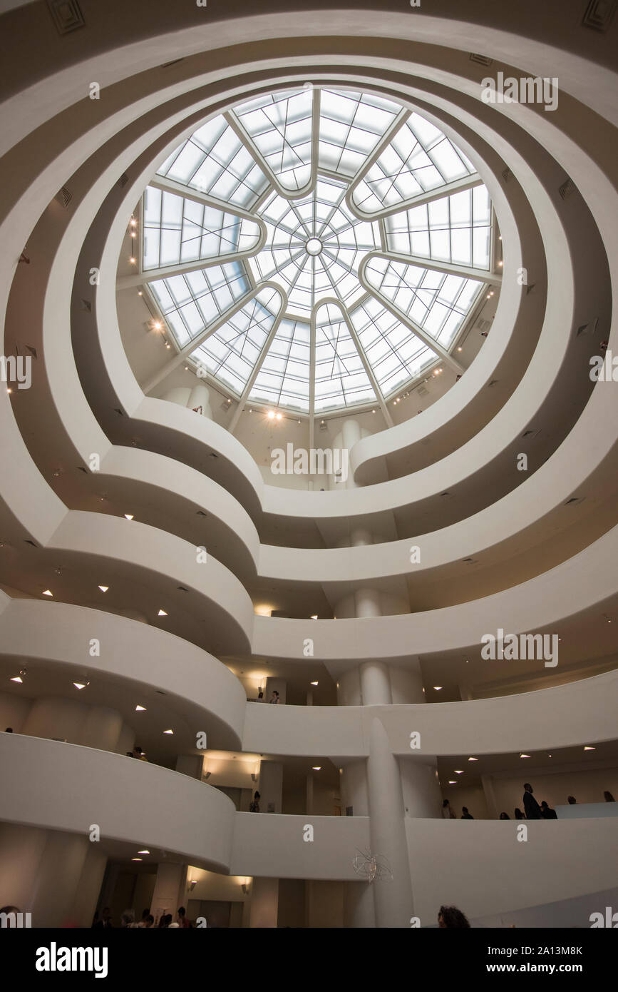 Innenraum des Guggenheim Museum New York, 02. Stockfoto