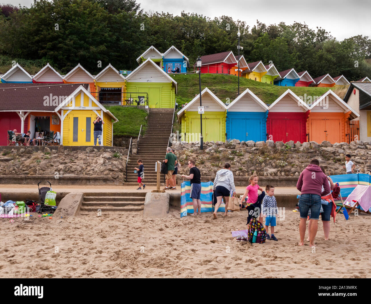 Scarborough, Strand und Chalets, North Bay, North Yorkshire Stockfoto