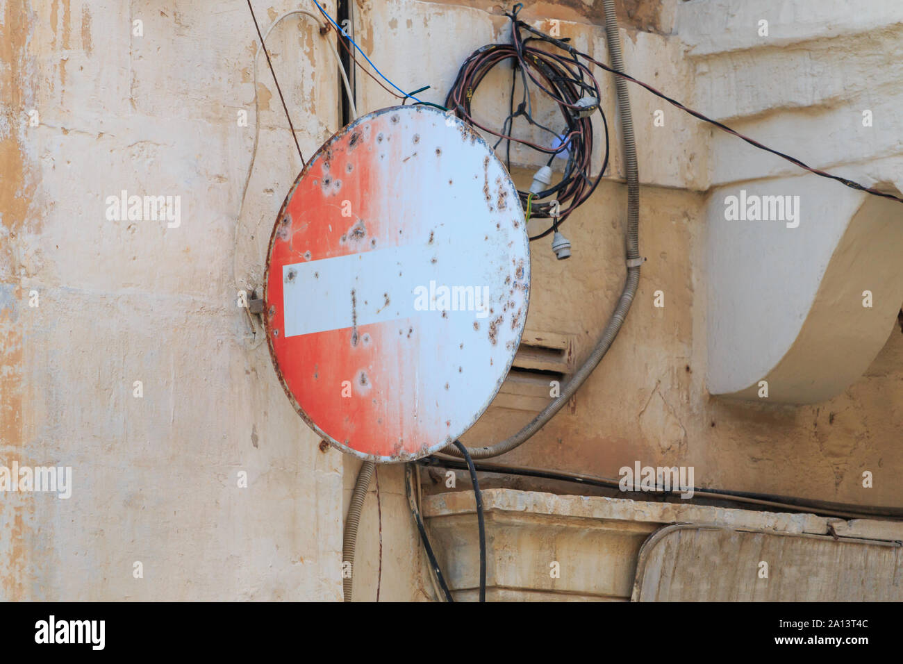 Sun Schäden UV-Licht auf Schild malen Stockfoto