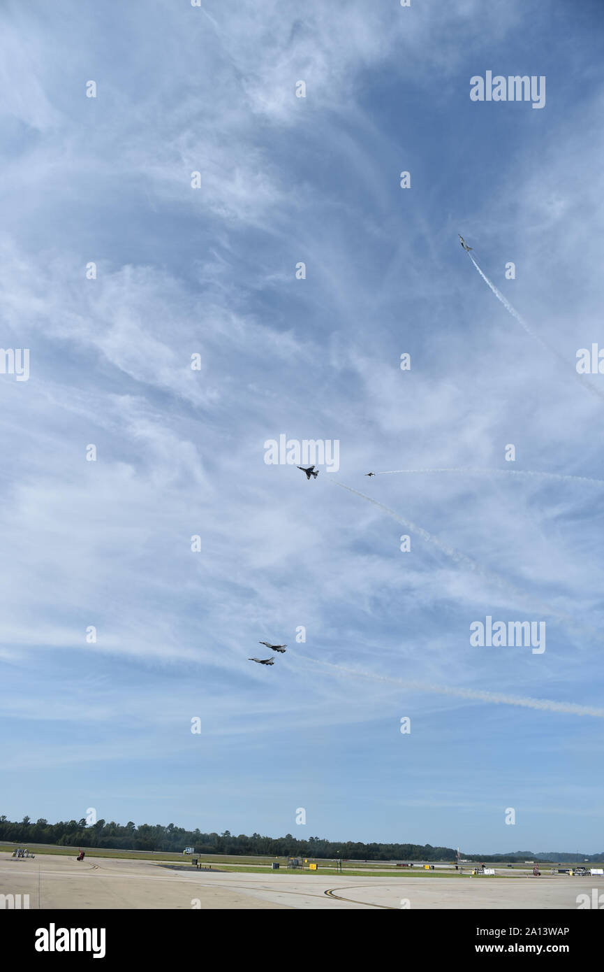 September 20, 2019, Virginia Beach, Virginia, USA: 2019 Oceana Air Show kommt zu Naval Air Station Oceana in Virginia Beach, Virginia am 20. September 2019.. Foto © Jeff Moore (Credit Bild: © Jeff Moore/ZUMA Draht) Stockfoto