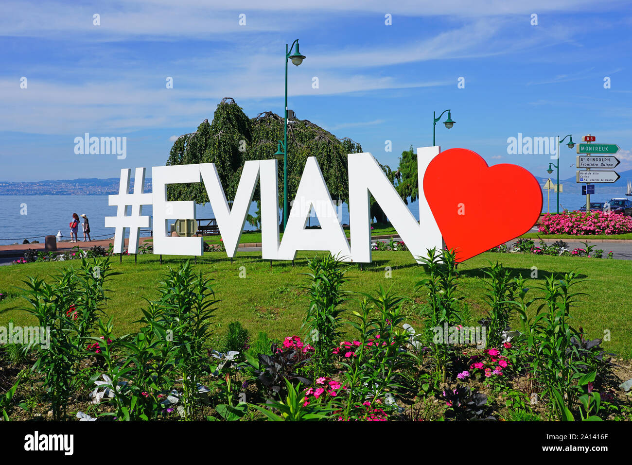 EVIAN-LES-BAINS, Frankreich-23 Jun 2019 - Blick auf das Wahrzeichen zeichen Herzen Evian am Eingang der Stadt von Evian-les-Bains, Haute-Savoie, Frankreich. Stockfoto