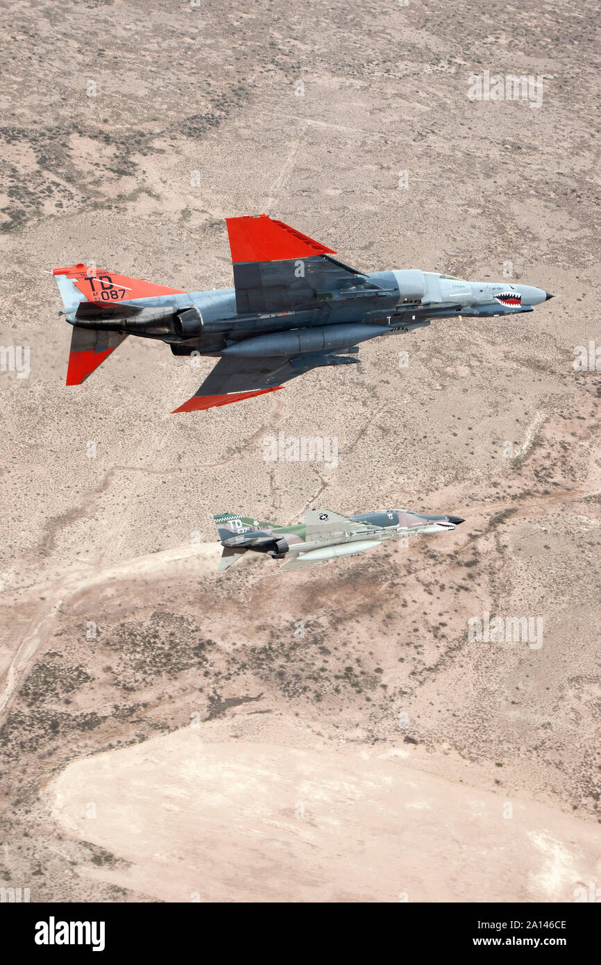 Zwei QF-4E Phantom brechen über New Mexiko. Stockfoto