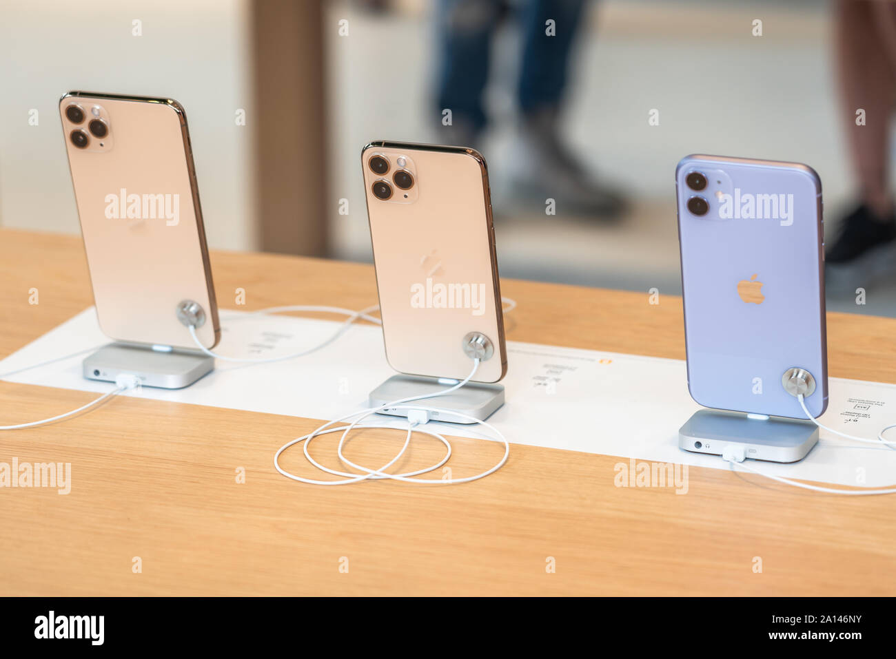 Aventura, Florida, USA - 20. September 2019: Das iPhone 11, 11 Pro und Pro Max angezeigt werden als das neue Smartphone von Apple für den Verkauf auf der ersten geht Stockfoto