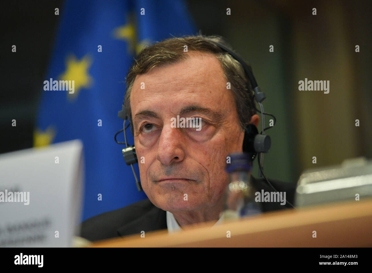 Brüssel, Belgien. 23 Sep, 2019. Mario Draghi, Präsident der Europäischen Zentralbank (EZB), nimmt an den monetären Dialog mit der Europäischen Wirtschafts- und Währungsausschuss des Europäischen Parlaments in Brüssel, Belgien, Sept. 23, 2019. Credit: Riccardo Pareggiani/Xinhua Stockfoto