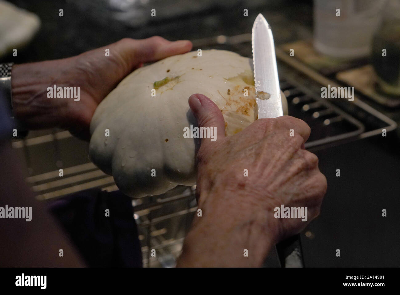 Kochen Pattypan Squash Fotos von Dennis Brack Stockfoto