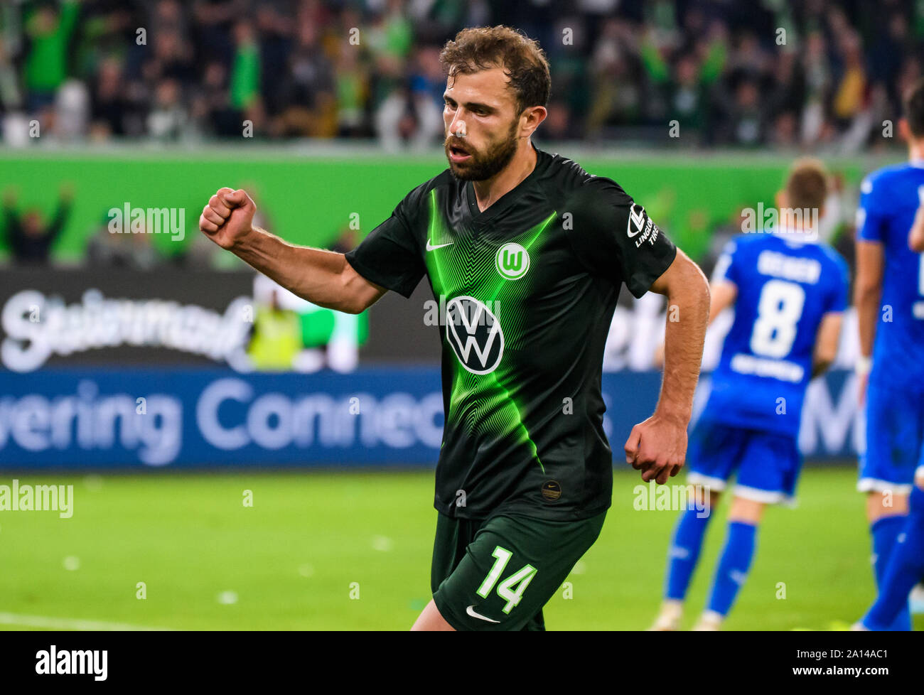 Wolfsburg, Deutschland. 23 Sep, 2019. Admir Mehmedi Wolfsburg feiert zählen während einer Deutschen Bundesligaspiel zwischen dem VfL Wolfsburg und der TSG 1899 Hoffenheim in Wolfsburg, Deutschland, Sept. 23, 2019. Credit: Kevin Voigt/Xinhua Stockfoto