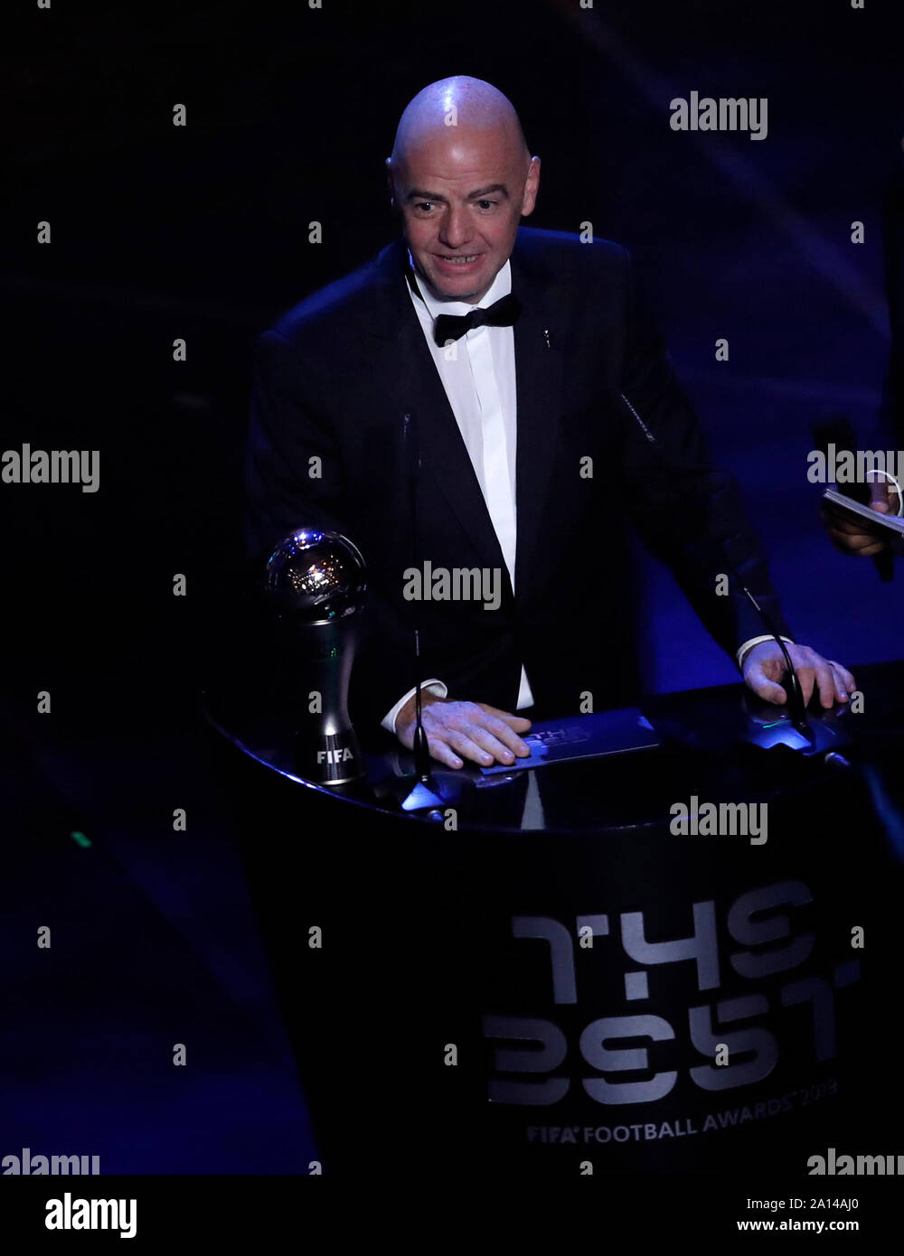 Mailand, Italien. 23 Sep, 2019. FIFA-Präsident Gianni Infantino spricht während der beste FIFA Football Awards 2019 in Mailand, Italien, Sept. 23, 2019. Credit: Alberto Lingria/Xinhua Stockfoto