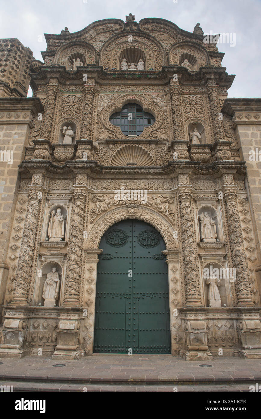 Aufwändiges Design auf Vulkangestein Iglesia Belén, Cajamarca, Peru Stockfoto