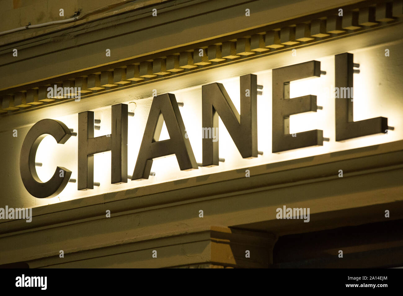 Chanel Logo Stockfotos Und Bilder Kaufen Alamy