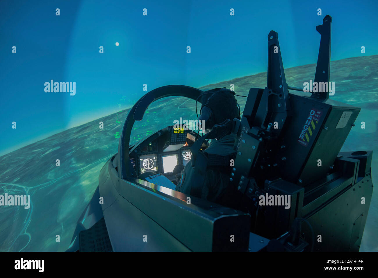 Student einen virtuellen Mission an der T-346 Simulator an Lecce-Galatina Air Base, Italien. Stockfoto