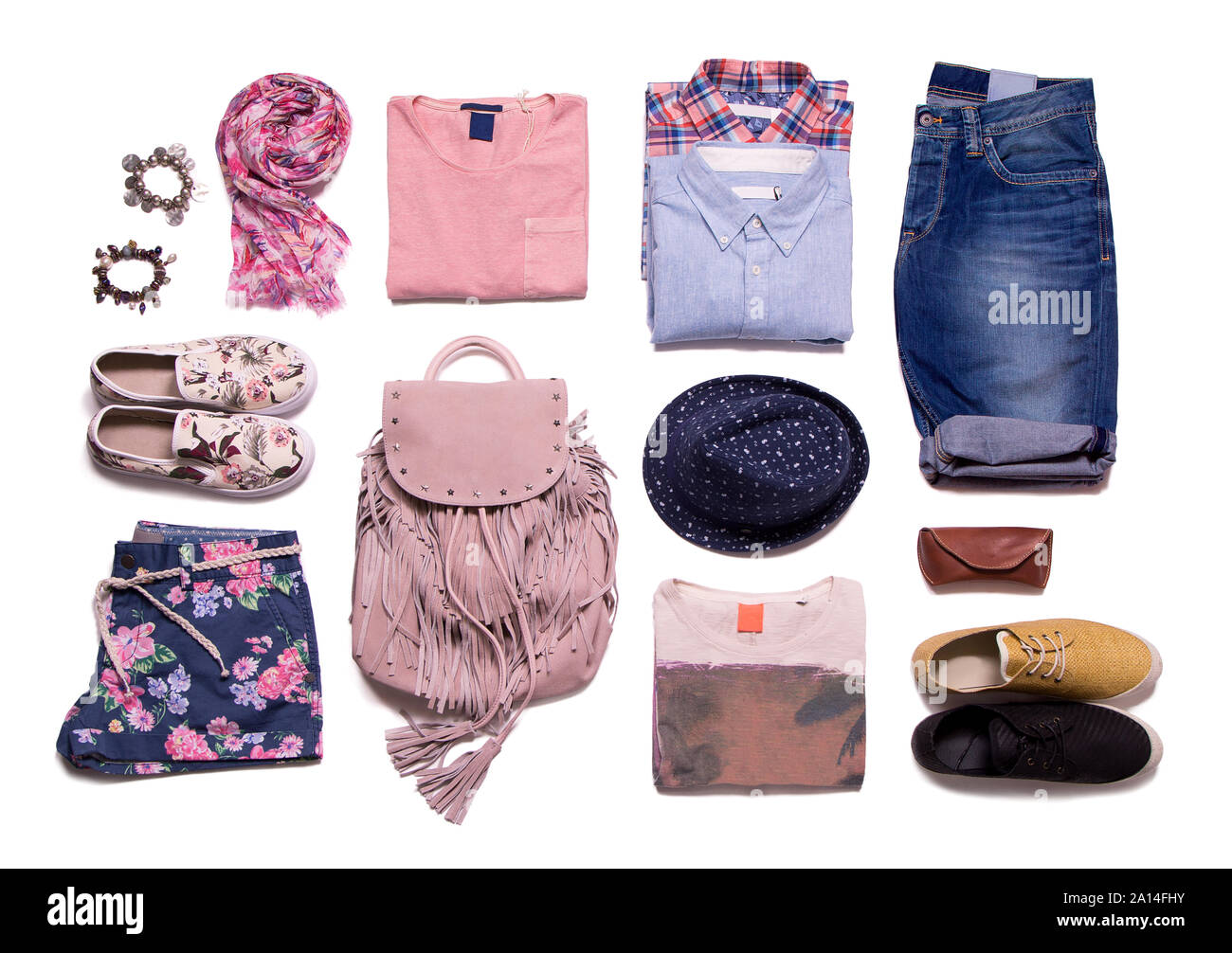 Sammlung von Sommer Kleidung im lässigen Stil auf einem weißen Hintergrund isoliert Stockfoto