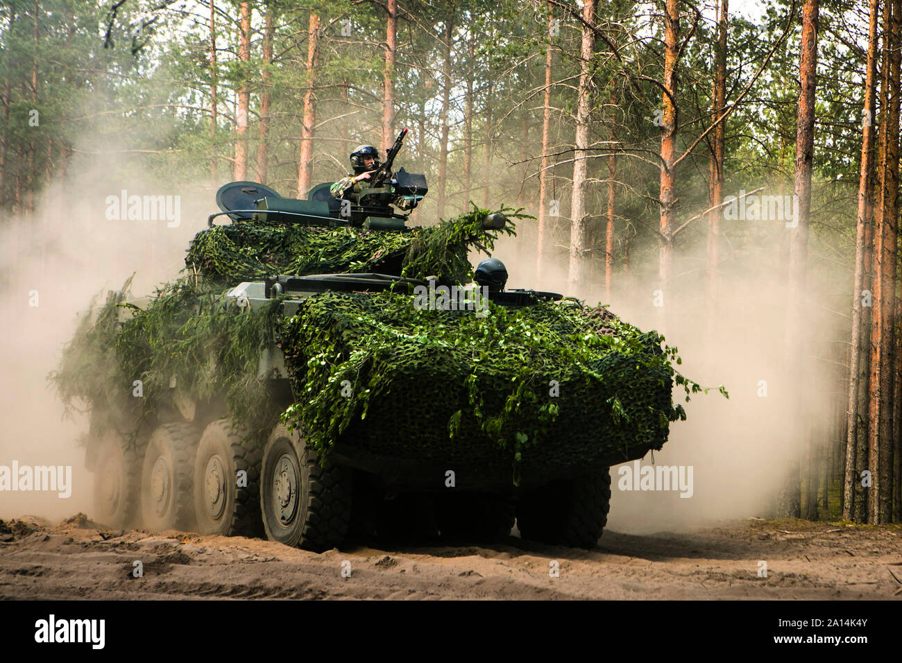 Ein gepanzertes Fahrzeug am Pabrade Training Area, Litauen. Stockfoto