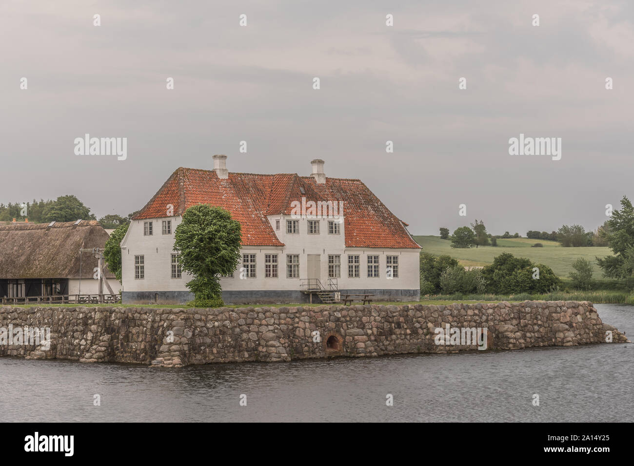 Eine dänische Mansion House, Søbygaard, umgeben von einem Wassergraben, 13. Juli 2019 Stockfoto