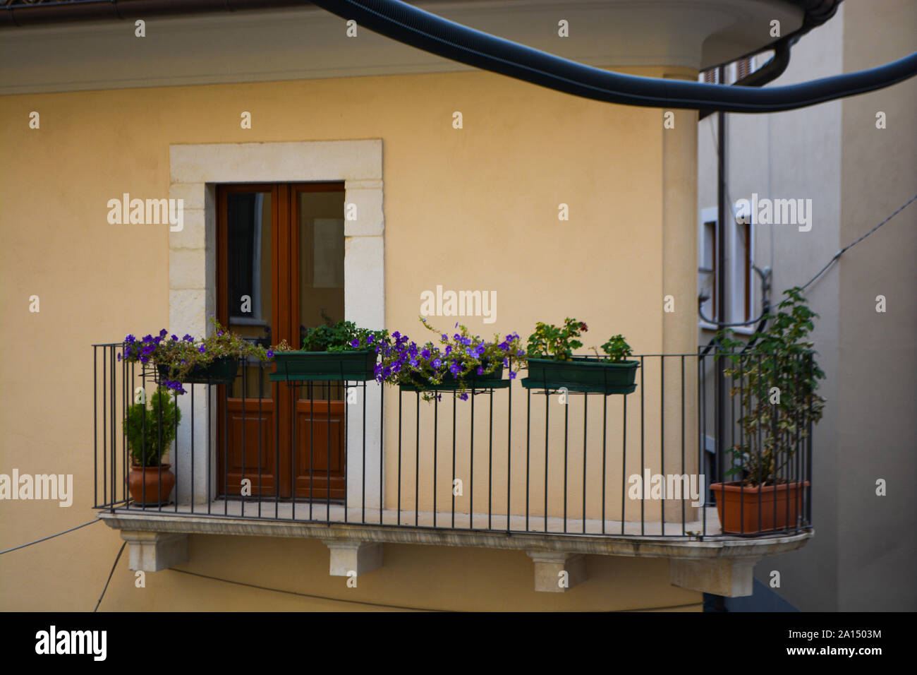 Rivisondoli, L'Aquila, Abruzzen, Italien - 15. März 2019: Treppe des historischen Zentrums Stockfoto