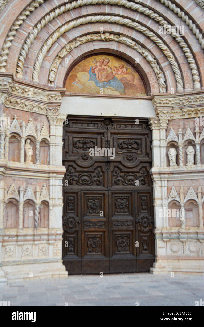 L'Aquila. Kirche von San Vito alla Rivera. Es verdankt seine Realisierung für die Bewohner von einem der nahe gelegenen Schlösser, in diesem Fall die des Tornimparte, w Stockfoto