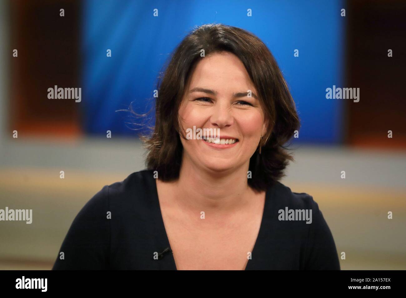 berlin deutschland 22 sep 2019 annalena baerbock vorsitzende buendnis 90 die gruenen auf der ard talkshow anne will am 22 09 2019 in berlin thema des programms der klimaschutz paket der bundesregierung a grosser wurf