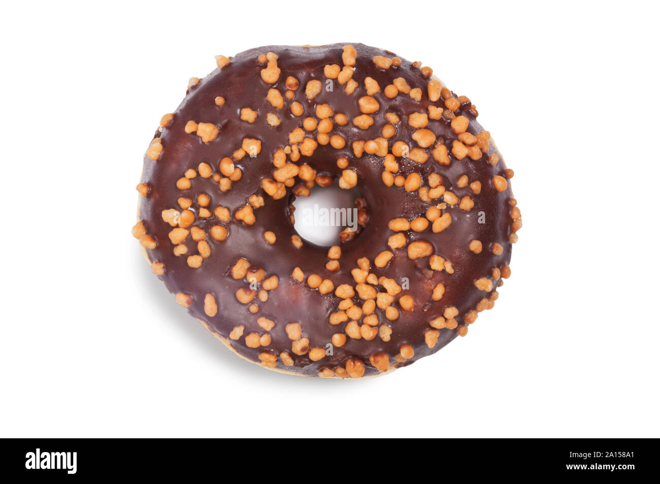 Studio shot einer Schokolade iced Donut auf weißem Hintergrund - Johannes Gollop Stockfoto