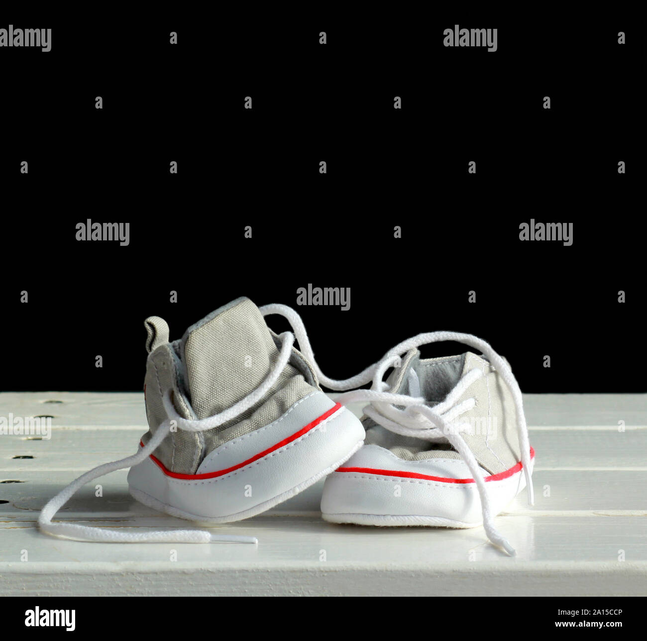 Beige Turnschuhe Stockfotos & Beige Turnschuhe Bilder Alamy Beige Turnschuhe Stockfotos & Beige Turnschuhe Bilder Alamy