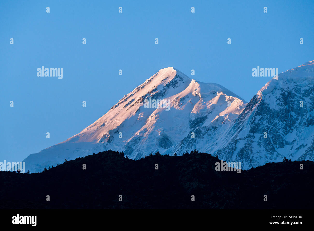 Mount Nilgiri bei Sonnenaufgang, Mustang, Nepal Stockfoto
