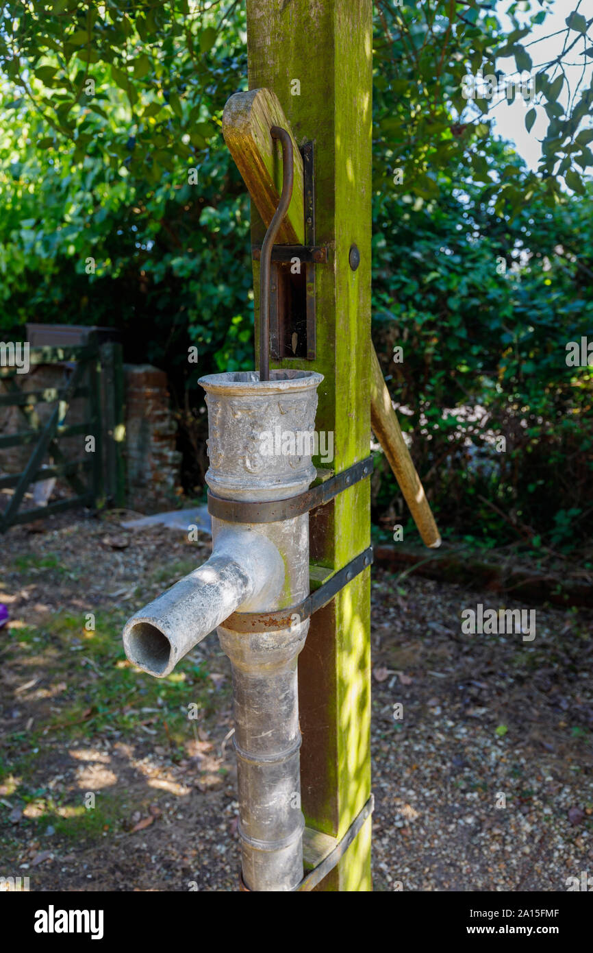 Handbetriebene Wasserpumpe Stockfotos Handbetriebene Wasserpumpe