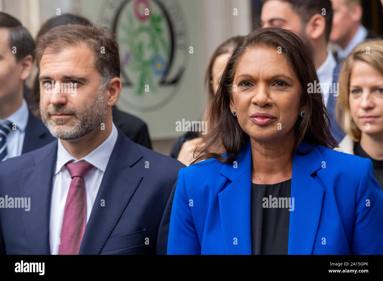 London, UK, 24. September 2019 den britischen Obersten Gerichtshof regeln, Boris Johnson MP PC Prime Minister's Vertagung des Parlaments rechtswidrig Gina Miller (Mitte) eine führende Figur in der Gerichtsverfahren gegen die Premierminister und ihre juristische Team spricht zu den Medien außerhalb der Oberste Gerichtshof Credit Ian DavidsonAlamy leben Nachrichten Stockfoto