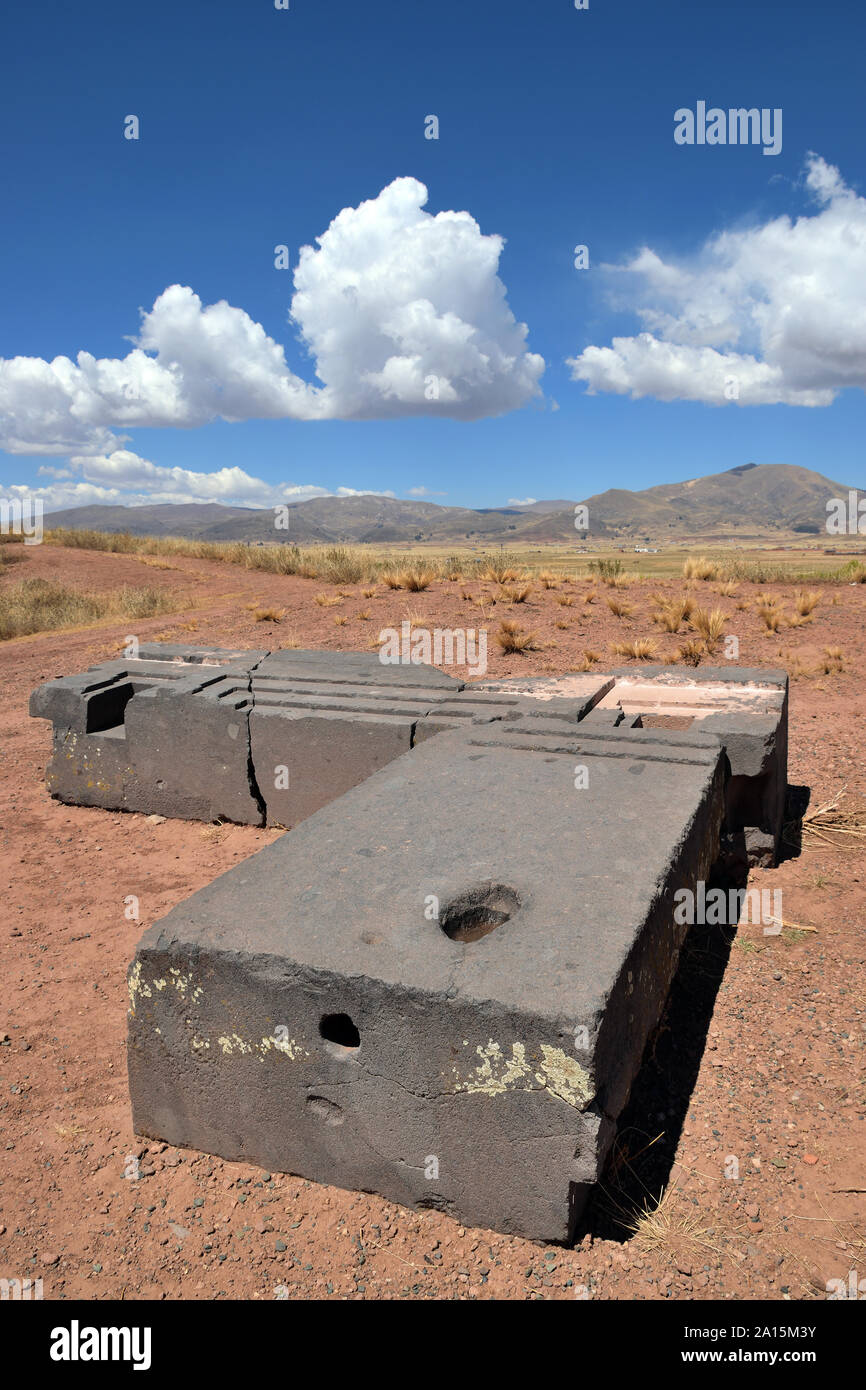 Ruinen von pumapunku oder Puma Punku Teil einer großen Tempelanlage oder Denkmal Group, die Teil der Tiwanaku Standort in der Nähe von Tiwanaku Bolivien Stockfoto