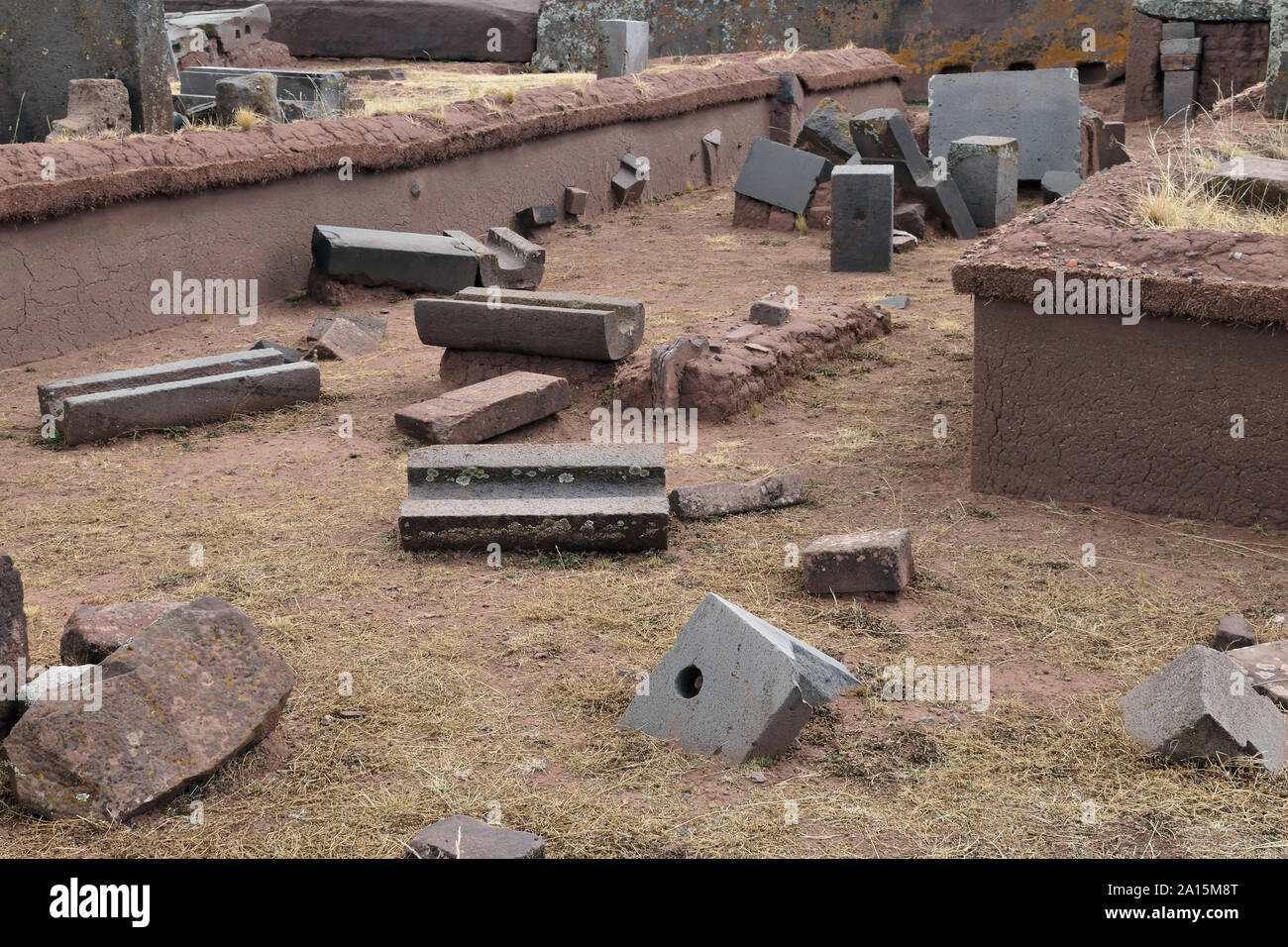 Ruinen von pumapunku oder Puma Punku Teil einer großen Tempelanlage oder Denkmal Group, die Teil der Tiwanaku Standort in der Nähe von Tiwanaku Bolivien Stockfoto