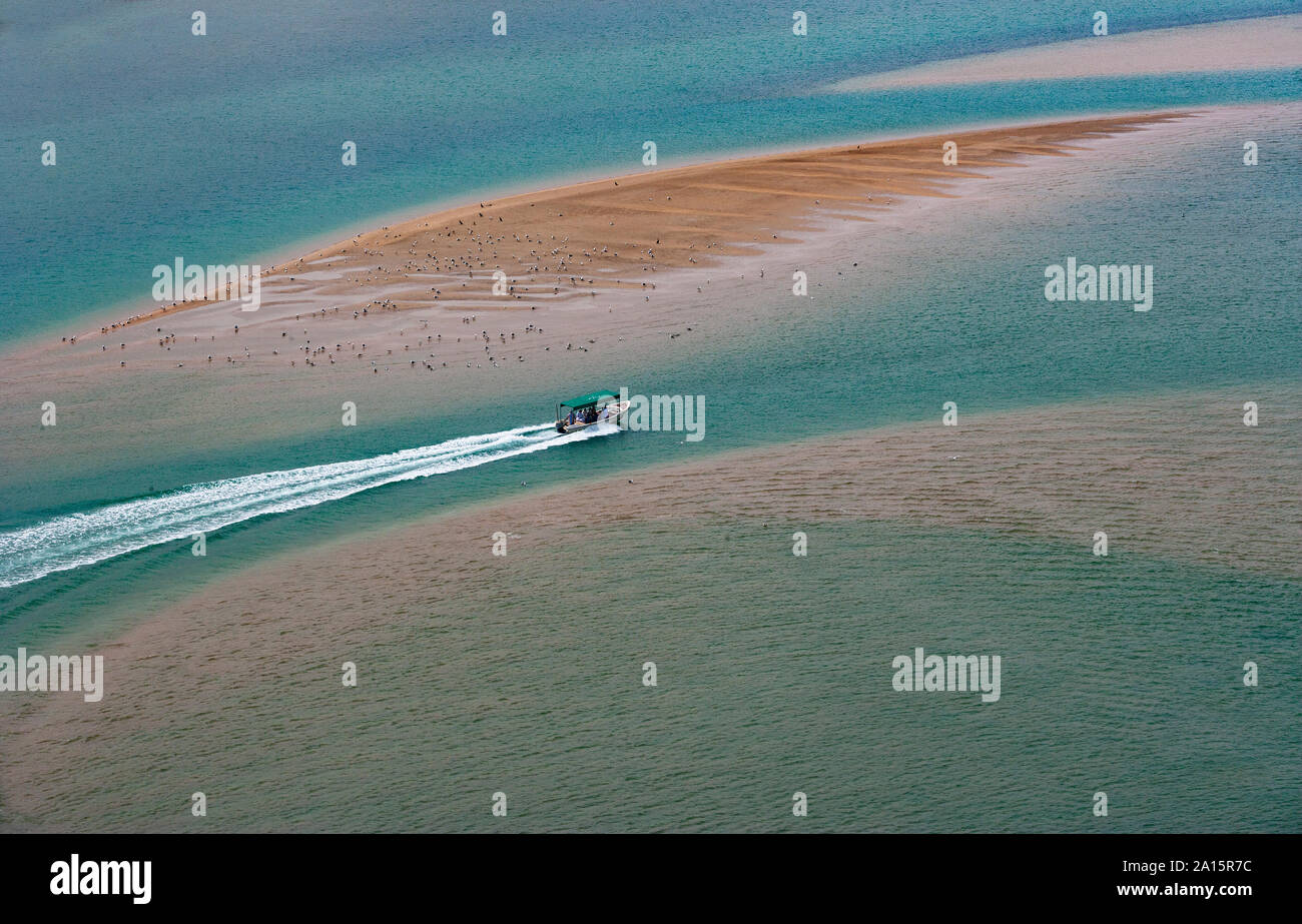 Tourboat in einer Lagune, Sur, Oman Stockfoto