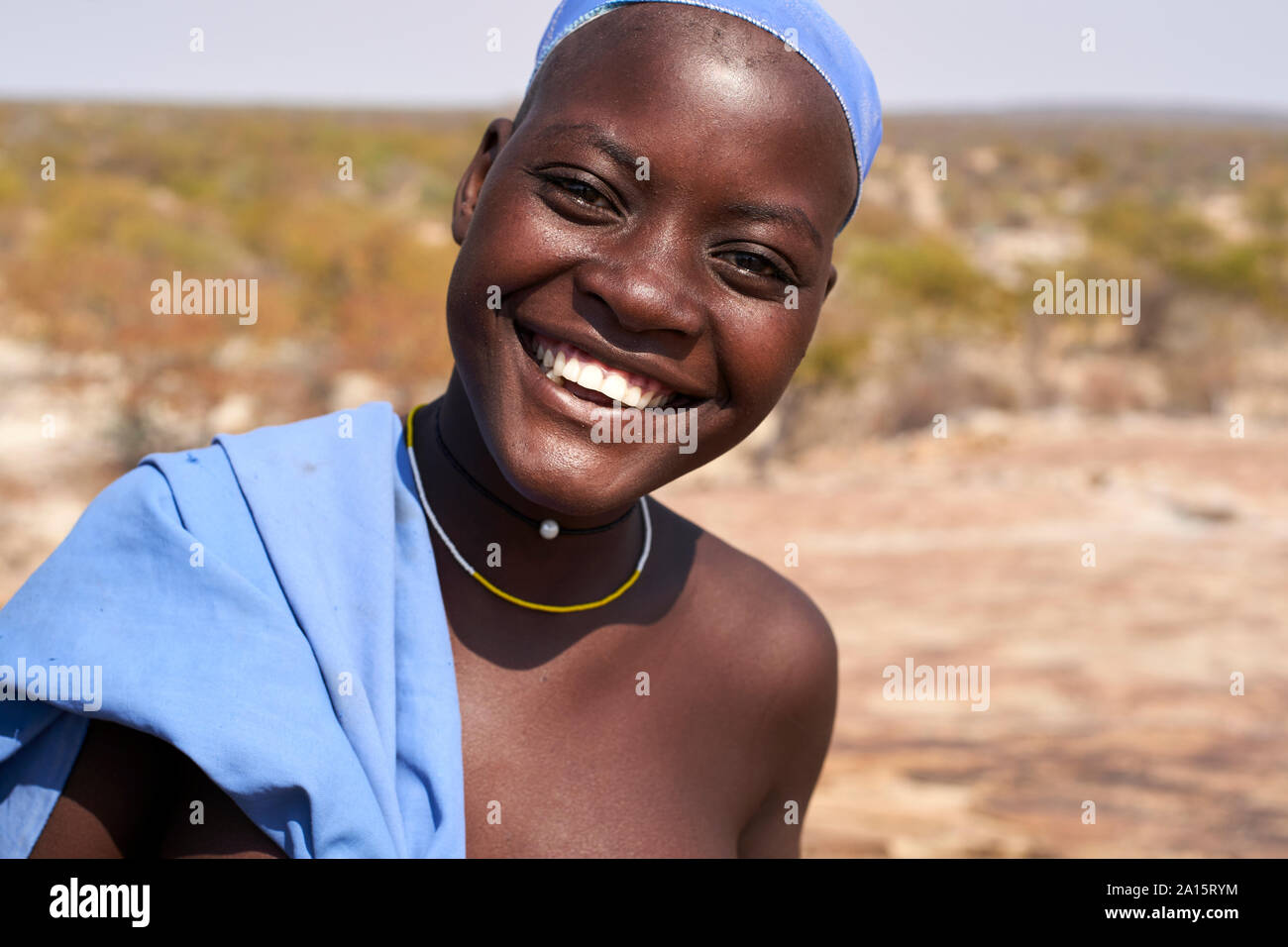 Lachend Mucubal Stamm Frau, Porträt, Tchitundo Hulo, Virei, Angola Stockfoto