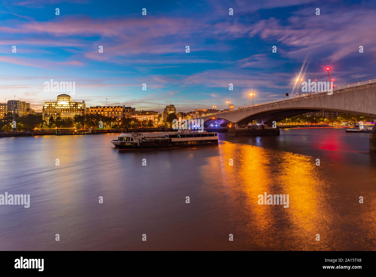 Skyline von London City mit Waterloo Bridge, London, UK Stockfoto