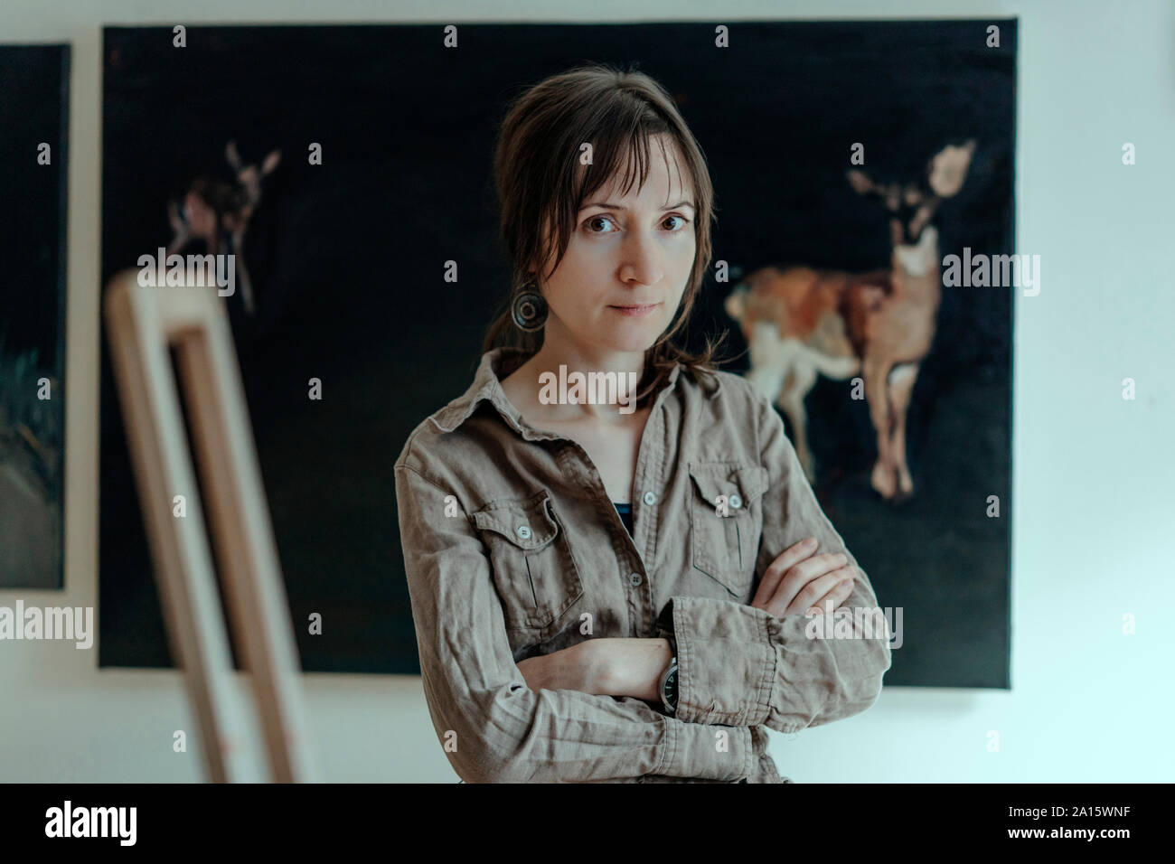 Porträt der Malerin in Ihrem Studio Stockfoto