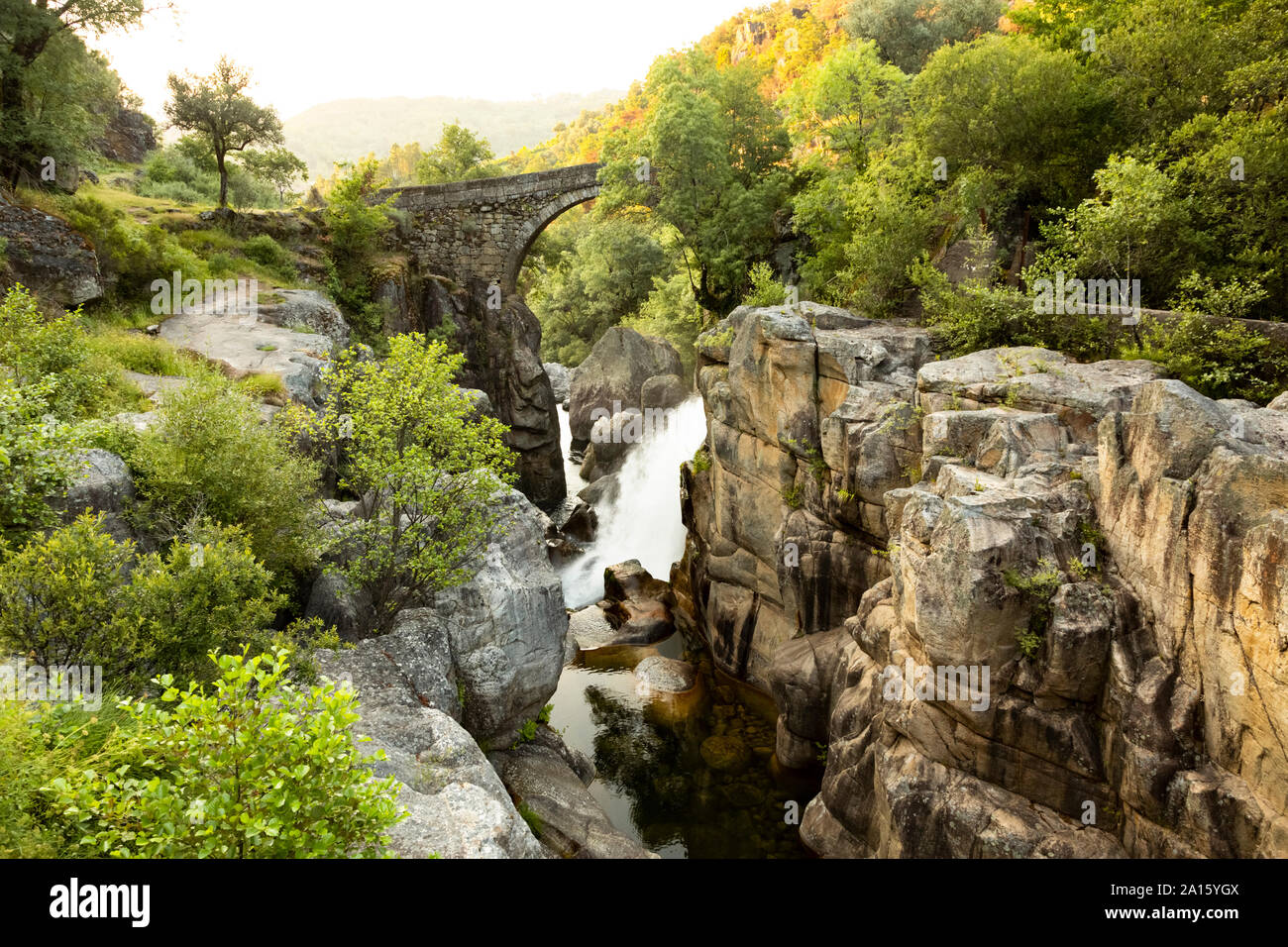 Wasserfall von Ponte da Mizarela in Peneda-Geres National Park Stockfoto