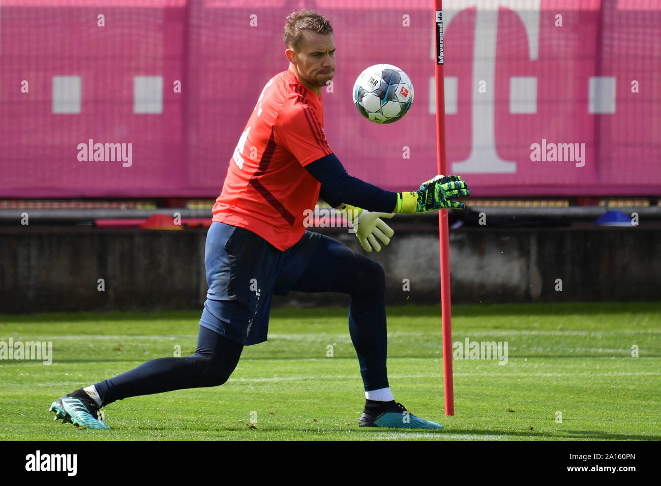 München, Deutschland. 24 Sep, 2019. Torhüter Manuel Neuer (FC Bayern ...