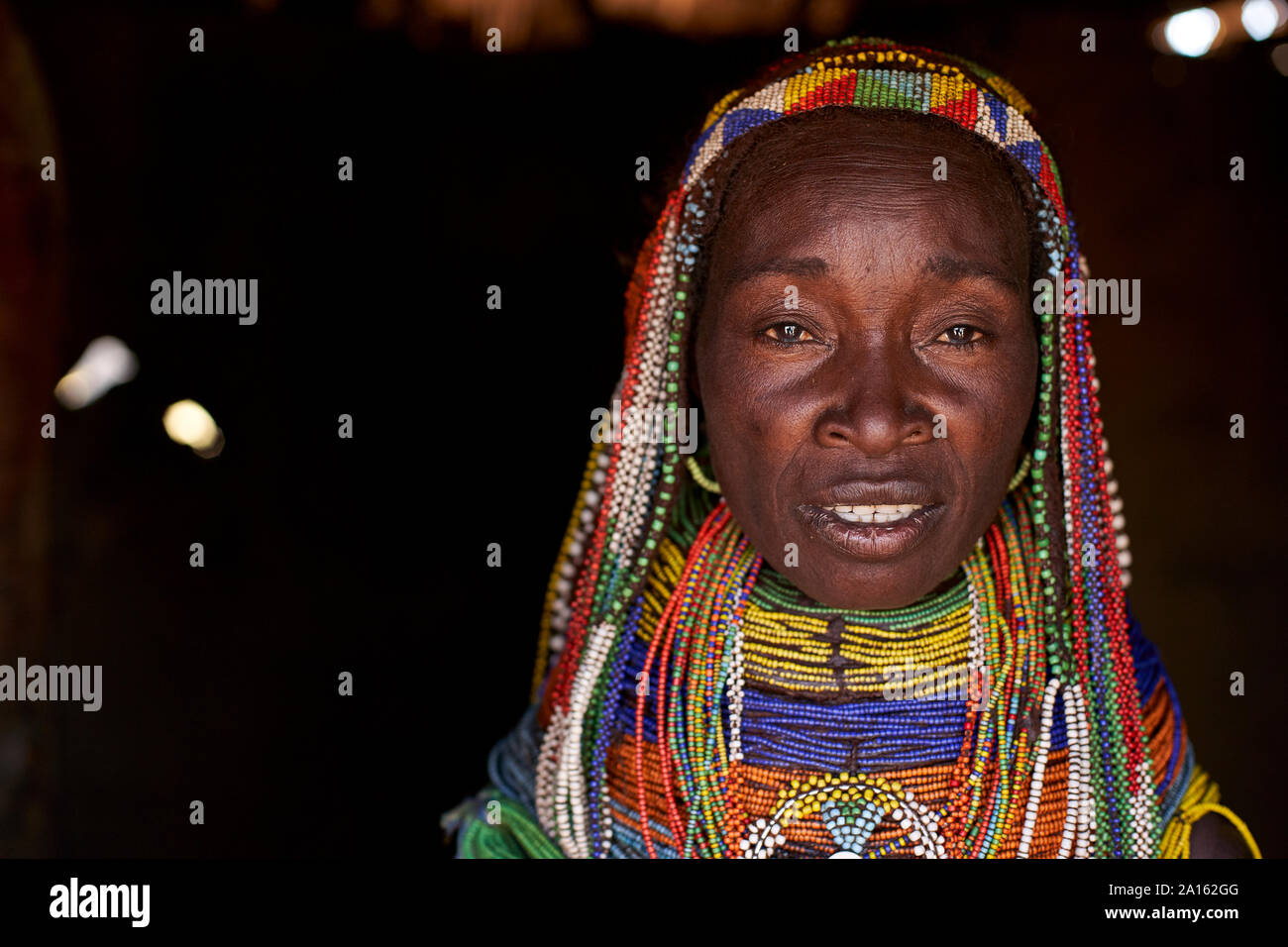 Muhila Frau mit ihrem charakteristischen Frisur und Halsketten, Congolo, Angola Stockfoto