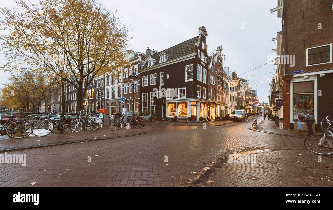 Herengracht im Zentrum der Altstadt im Herbst, Amsterdam, Niederlande Stockfoto