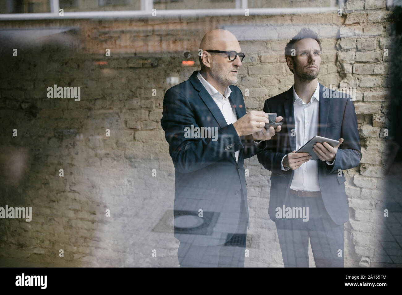 Der höheren und mittleren - Erwachsene Geschäftsmann in einer Sitzung Stockfoto