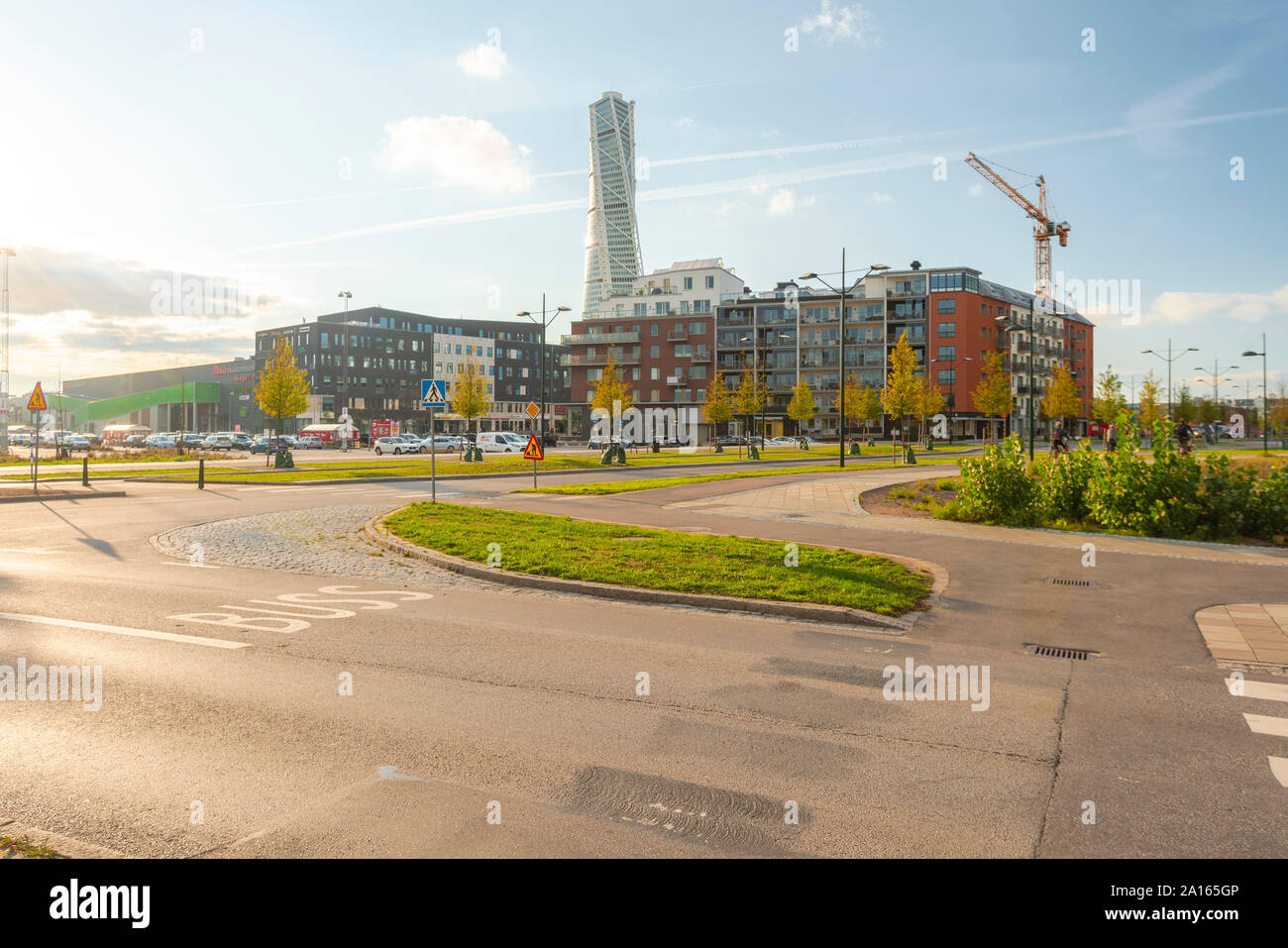 Leere Straße in Malmö Stadt gegen den Himmel Stockfoto