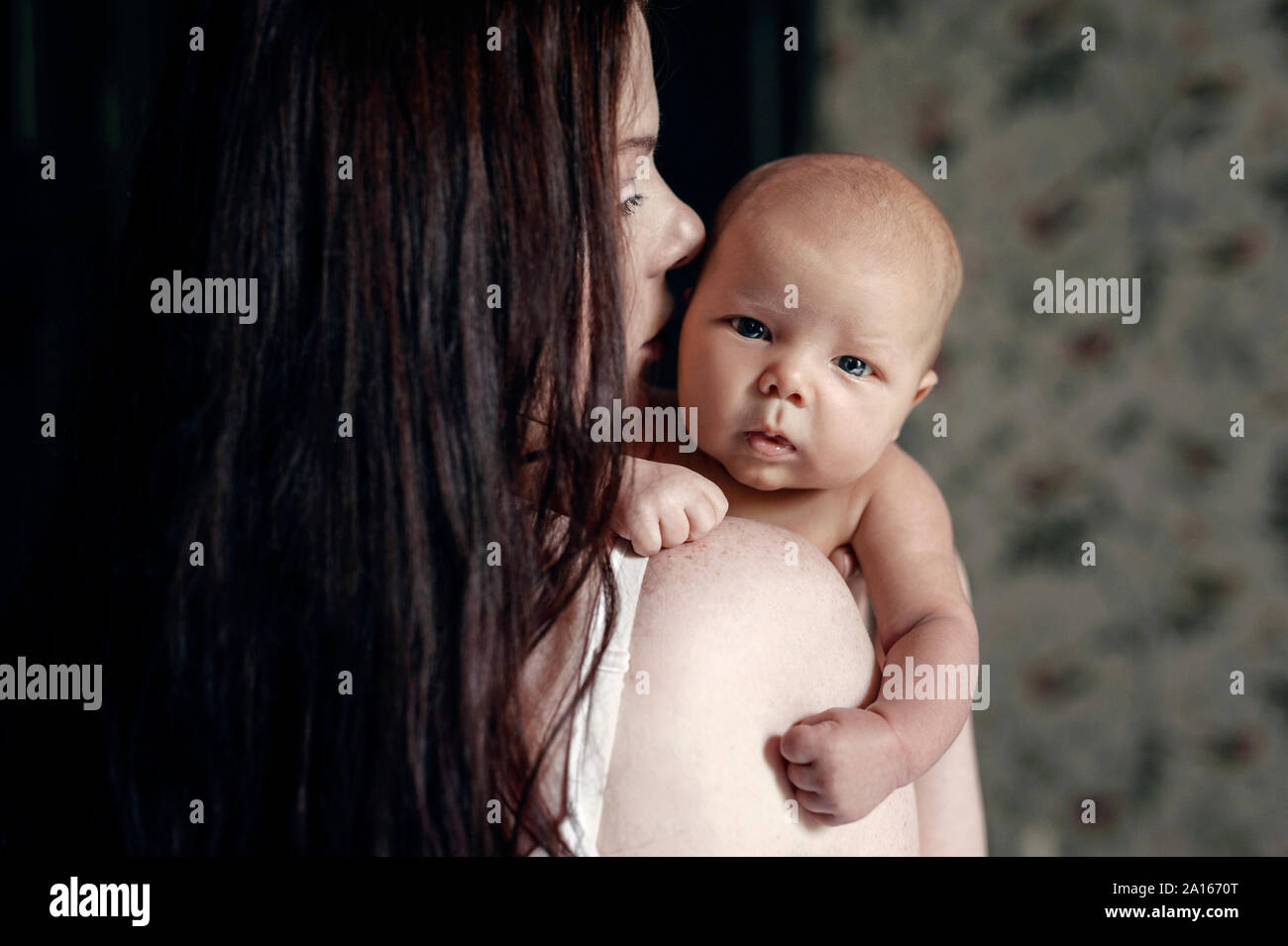 In der Nähe der Frau, die ihr Baby Sohn Stockfoto