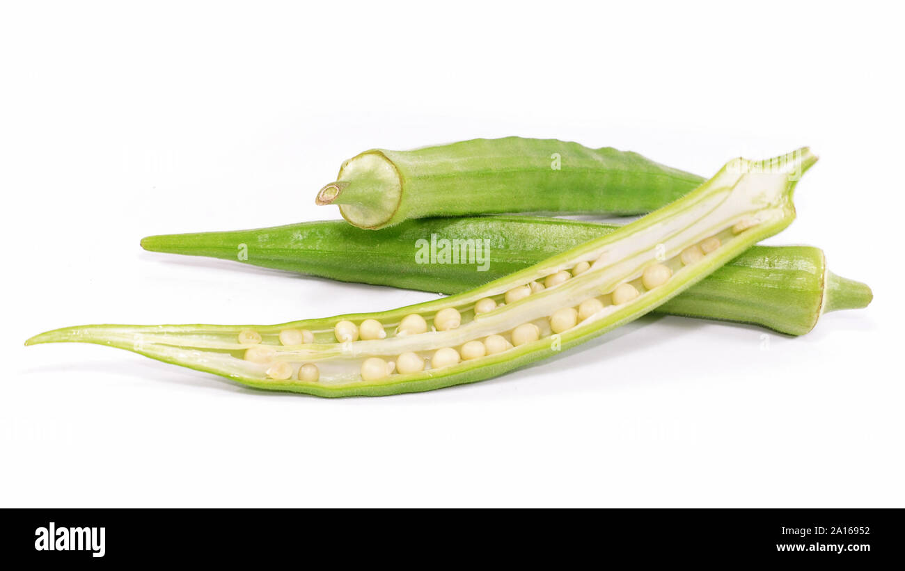 Einzelnes Objekt von Okra Gemüse auf weißem Hintergrund Stockfoto
