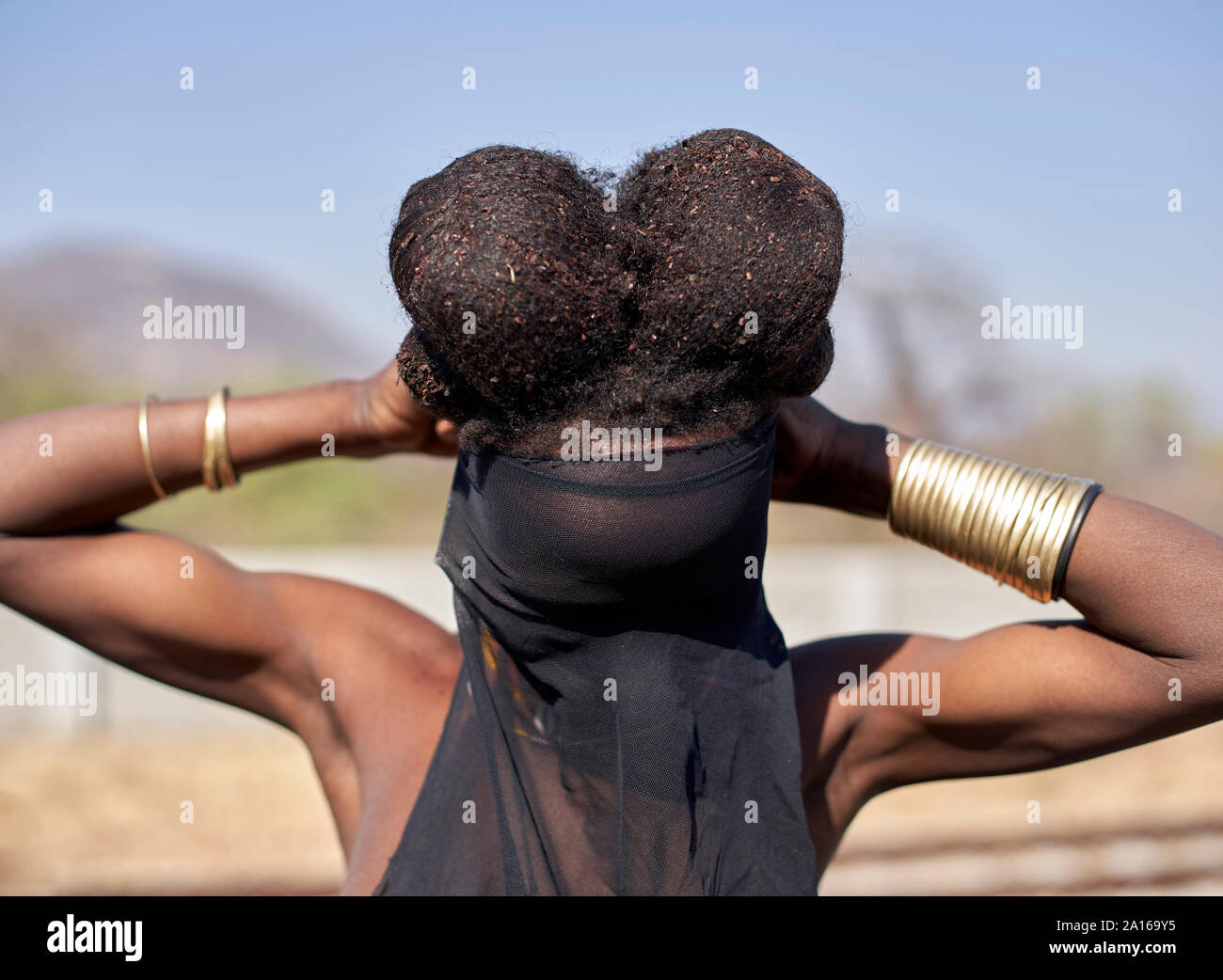 Ndengelengo Frau mit ihrem charakteristischen Frisur, Garganta, Angola Stockfoto