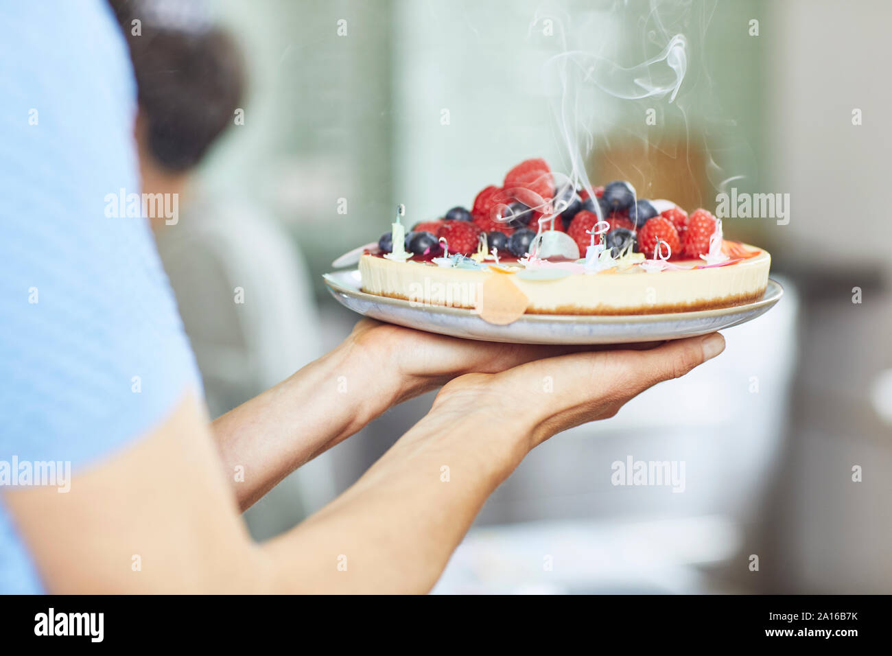 Frau berry Kuchen Geburtstag Stockfoto