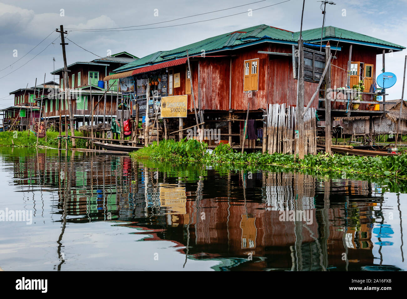 Häuser auf Stelzen, Nyaung Shwe See Inle, Shan Staat, Myanmar. Stockfoto