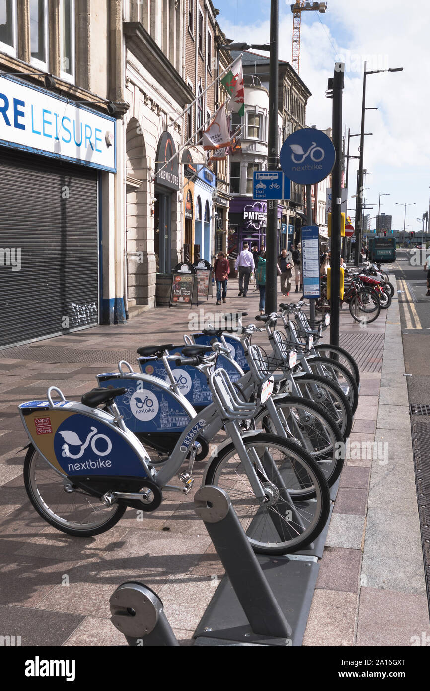 Dh Fahrradverleih Fahrräder TRANSPORT Zahlen, wie sie Fahrrad Regelung Cardiff Wales Bike für die Einstellung de gehen Stockfoto