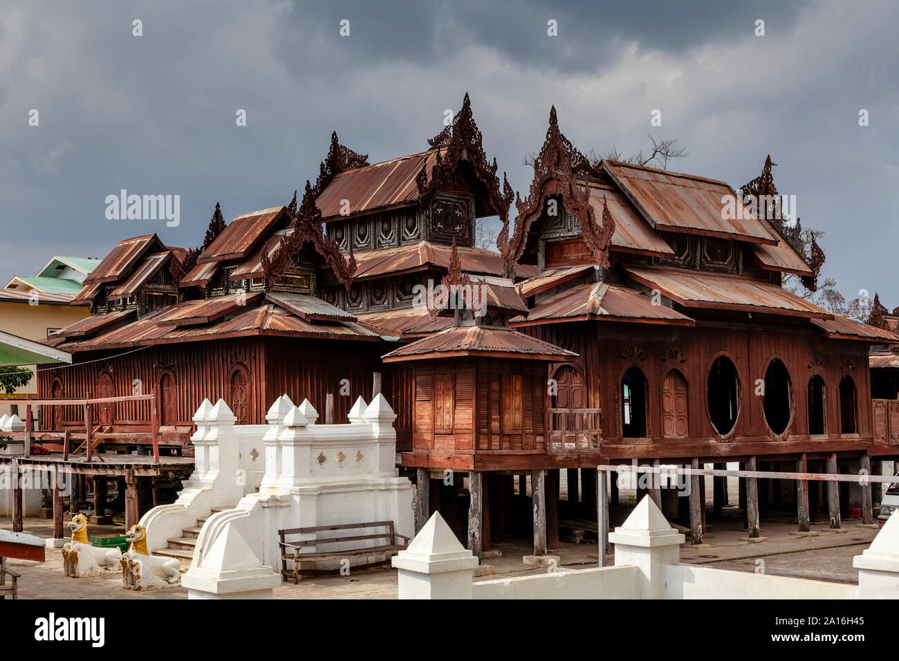 Yaunghwe Kyaung Kloster Shwe Nyaung Shwe See Inle, Shan Staat, Myanmar. Stockfoto
