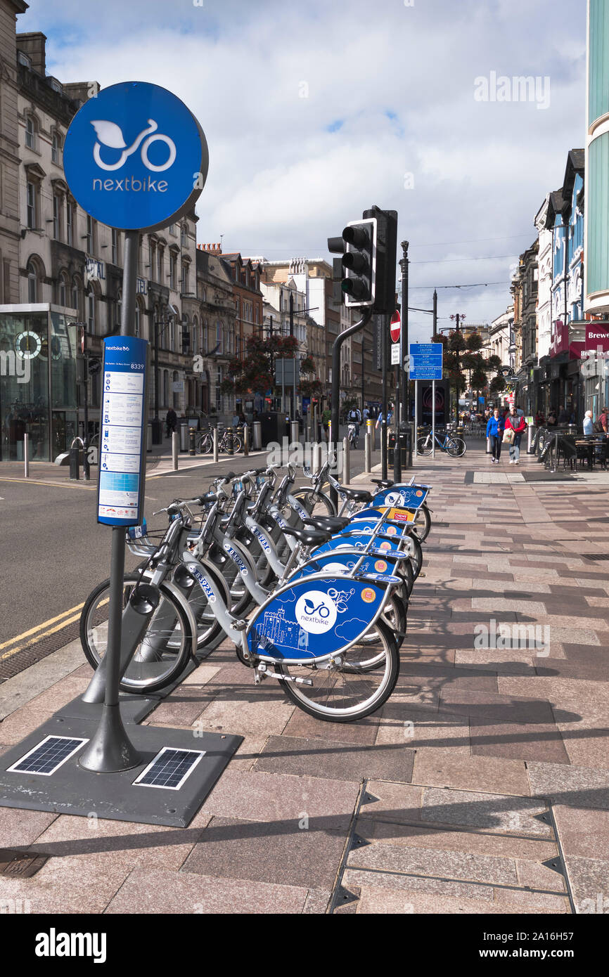 Dh Fahrradverleih Fahrräder TRANSPORT Zahlen, wie sie Fahrrad Regelung Cardiff Wales Bike für die Einstellung de gehen Stockfoto