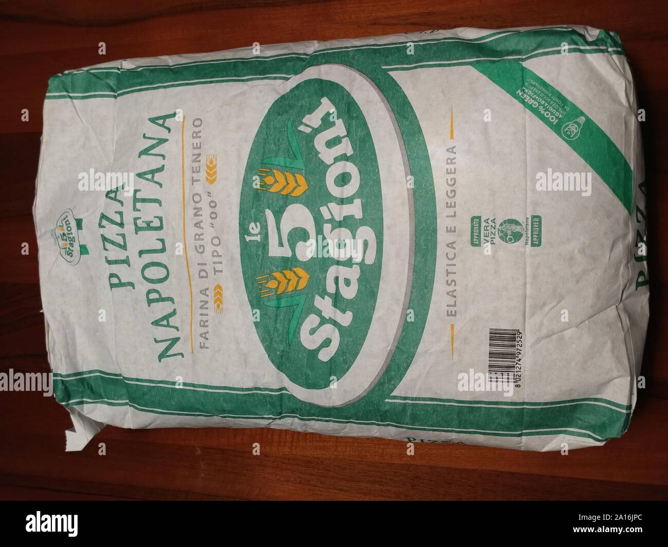 25 kg Sack der Italienischen Mehl für die neapolitanische Pizza 5 Stagioni von Mulino Agugiaro e Figna Stockfoto