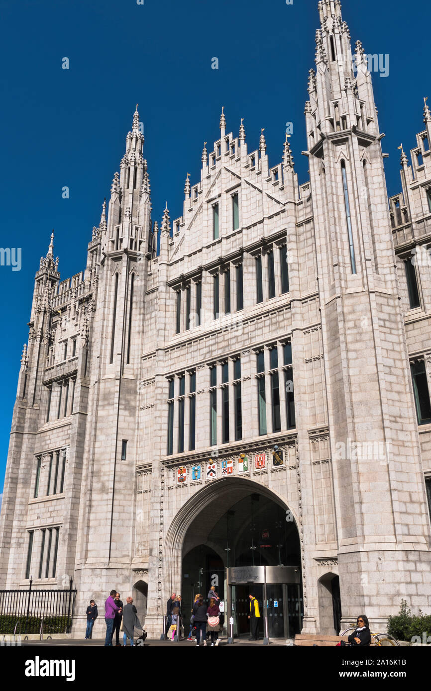 Dh-Hauptquartier des Rates Marischal College in Aberdeen ABERDEEN Eingang zu gotischen Gebäude aus Granit Schottland Stadt Stockfoto