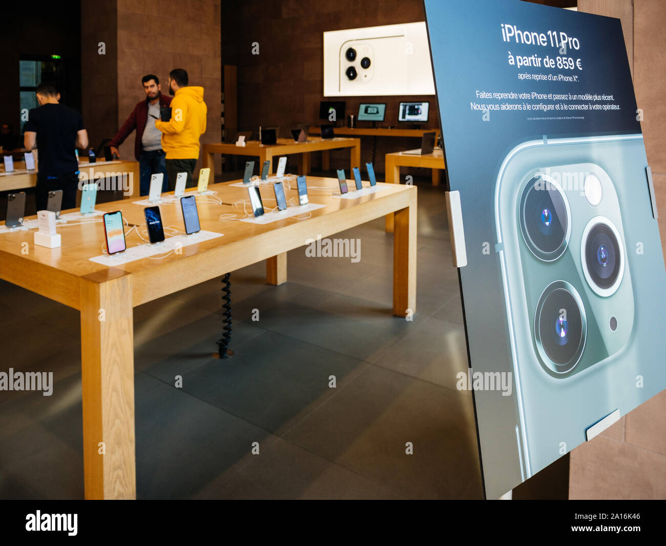 Apple Iphone Xs Werbung Stockfotos Und Bilder Kaufen Alamy