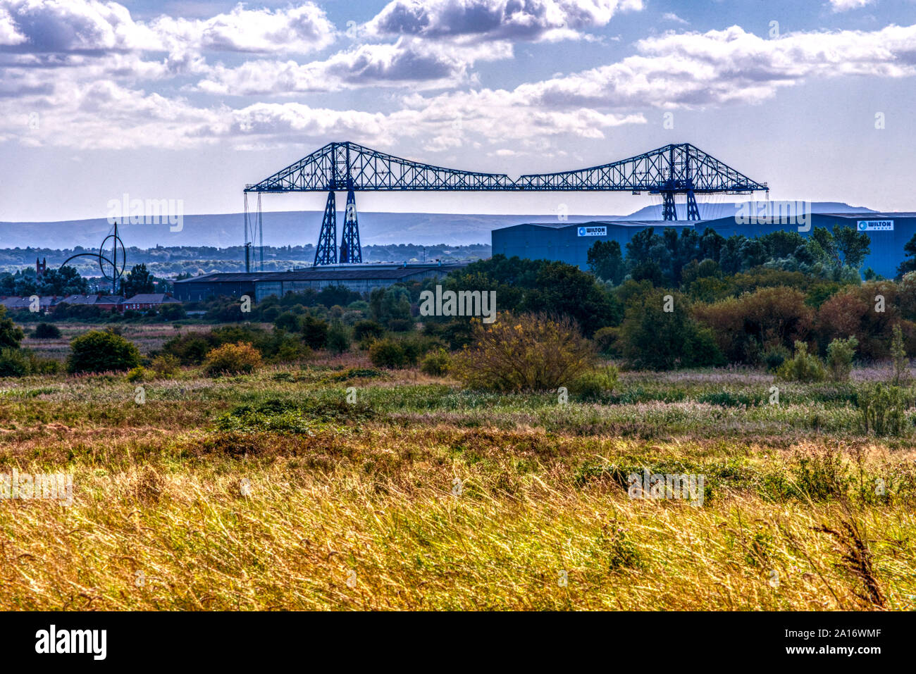 Transporter Bridge über den Fluss zweigt von der RSPB Nature Reserve an Saltholm, Middlesbrough, Großbritannien Stockfoto
