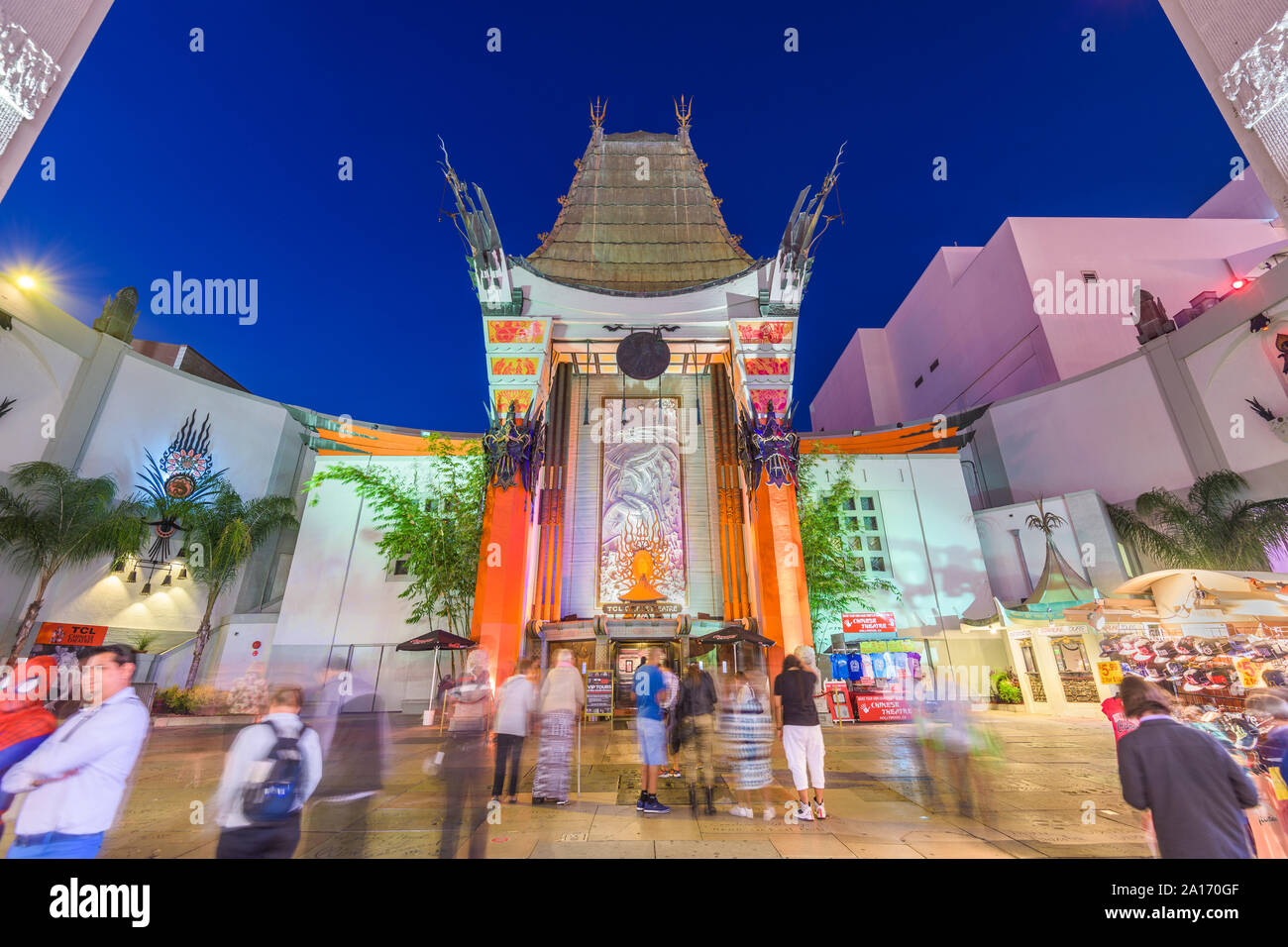 LOS ANGELES, Kalifornien - 1. März 2016: Graumans Chinese Theatre am Hollywood Boulevard. Das Theater hat zahlreiche Premieren und Veranstaltungen seit gehostet. Stockfoto